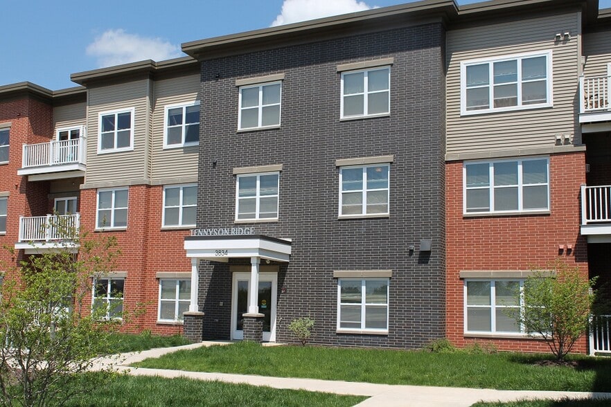 Leasing Office Entrance - Tennyson Ridge