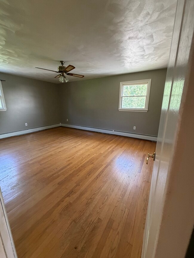 Building Photo - 818 Griffin Pond Rd