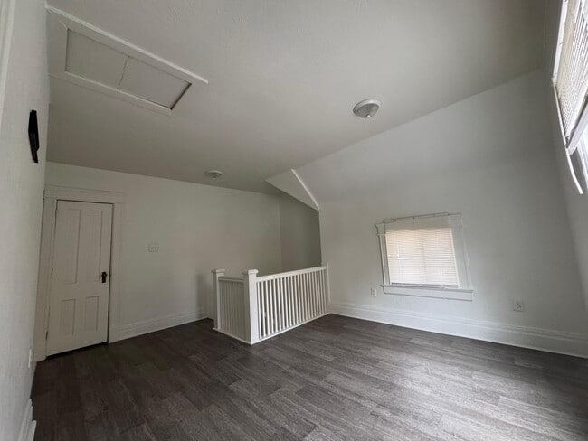 Building Photo - 728 W Colfax Ave