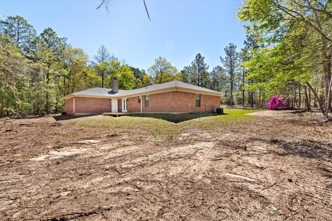 Building Photo - Bay Minette Beauty