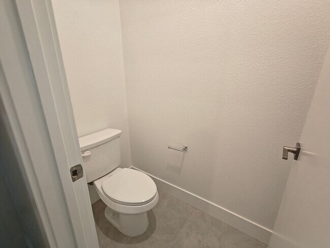 Building Photo - 259 Montague Expy