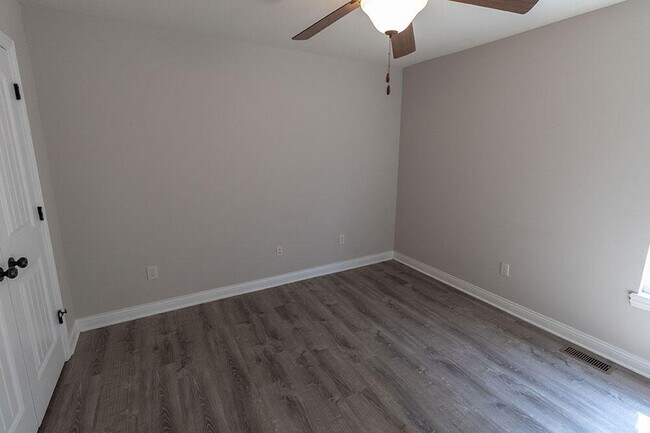 Building Photo - 4700 Dehaven Dr