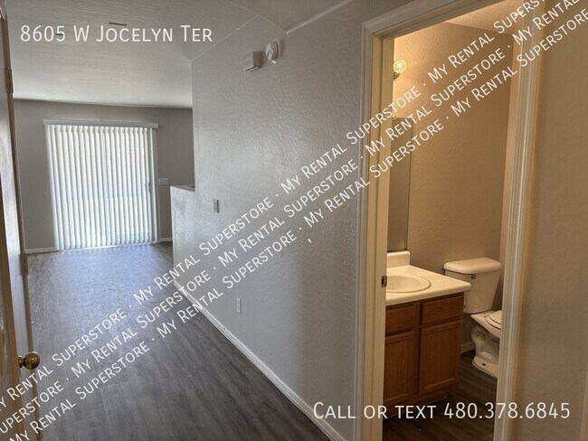 Building Photo - 8605 W Jocelyn Terrace