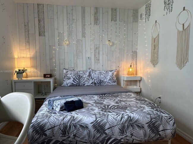 Building Photo - 5880 Collins Ave