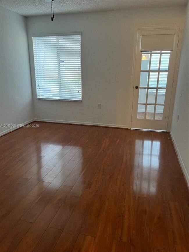 Building Photo - 565 Vista Isles Dr