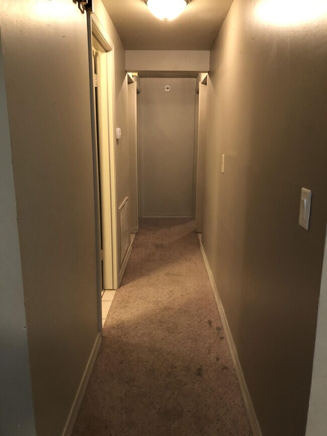 Building Photo - 428 W Locust St