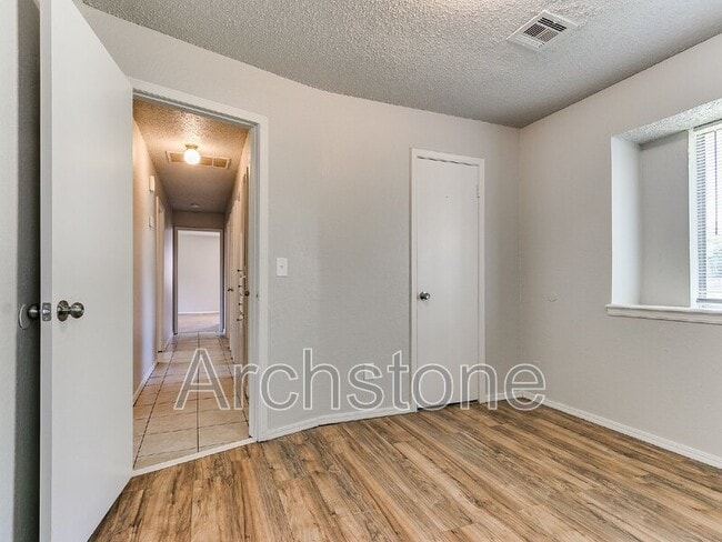 Building Photo - 8814 NE 13th St