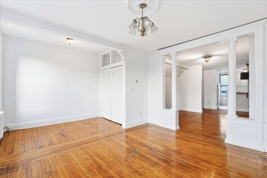 Building Photo - 262 Barrow St