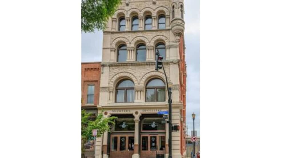 Building Photo - 633 E Main St