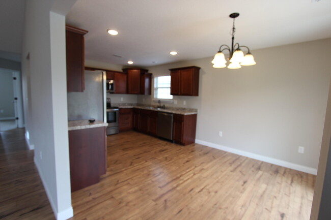 Building Photo - 721 Promenade Dr
