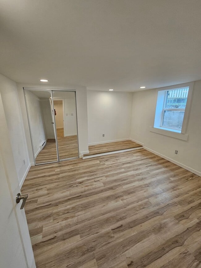 Building Photo - New 1 Bed unit - Safe, cool, clean, and nice.
