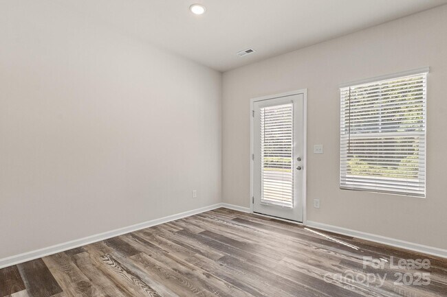 Building Photo - 117 Dogwood Vlg Trl