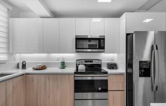 Building Photo - 1542 NW 2nd St