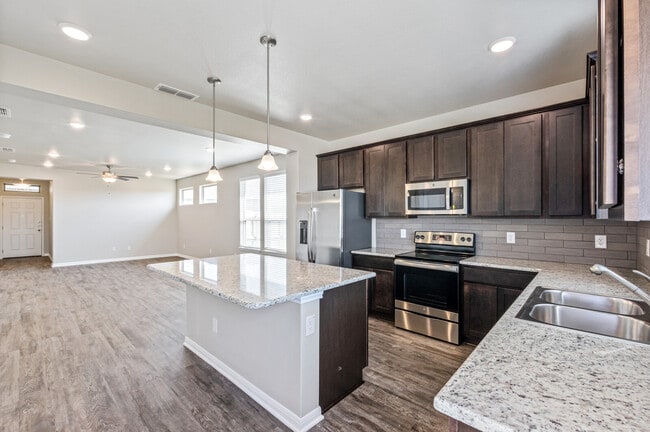 Building Photo - 1204 Grand Oak Trail