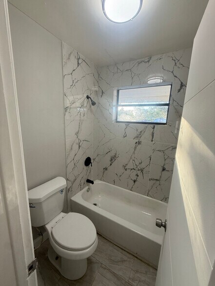 Building Photo - 1641 NW 1st Ave