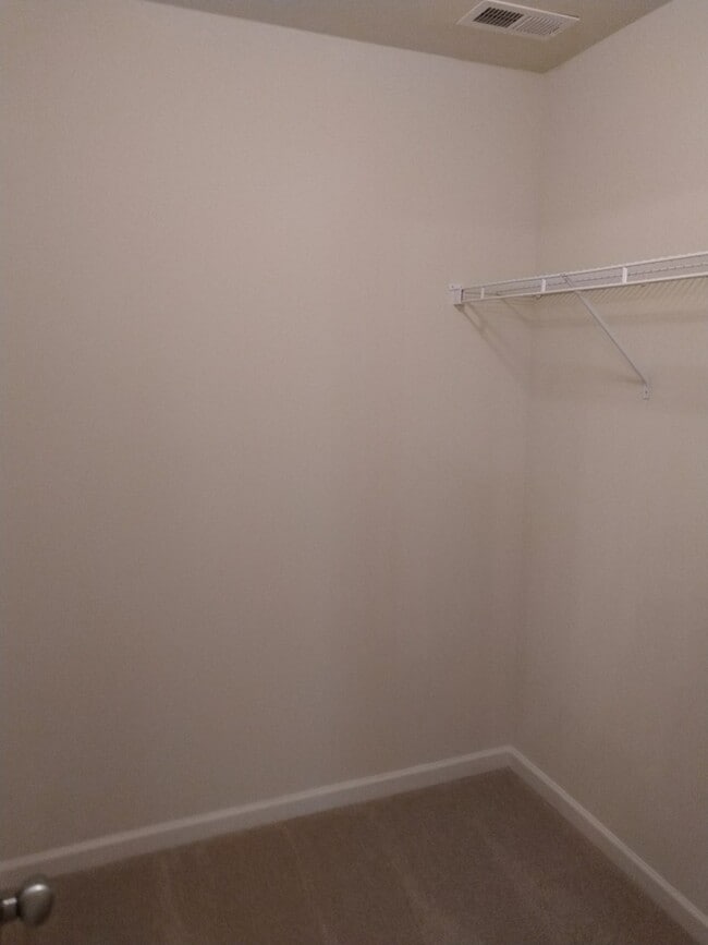 Building Photo - 3 bed/ 2.5 bath!!!