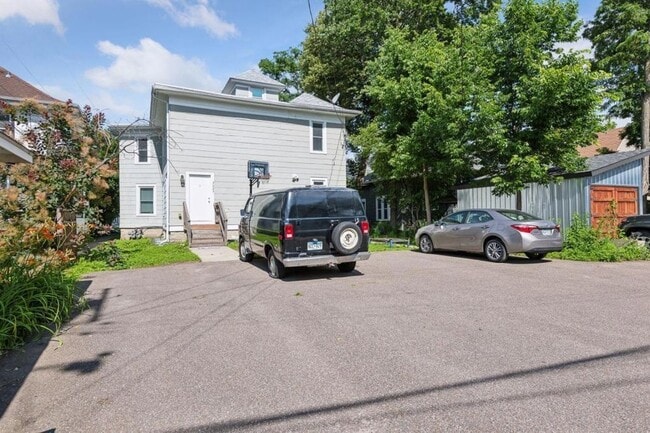 Building Photo - 3023 Dupont Ave S