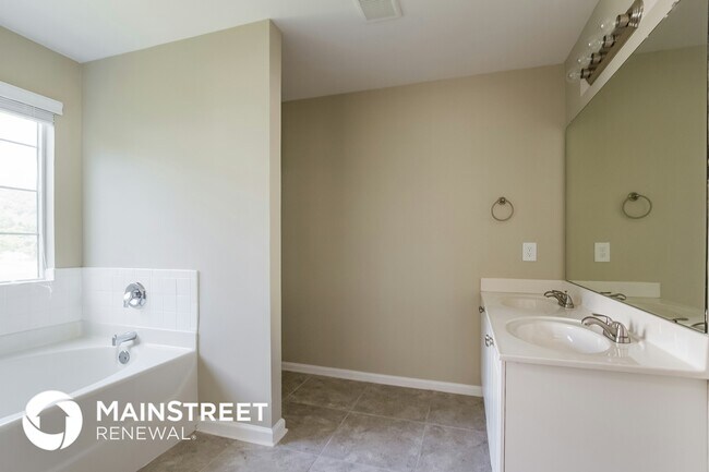 Building Photo - 5892 Village Loop