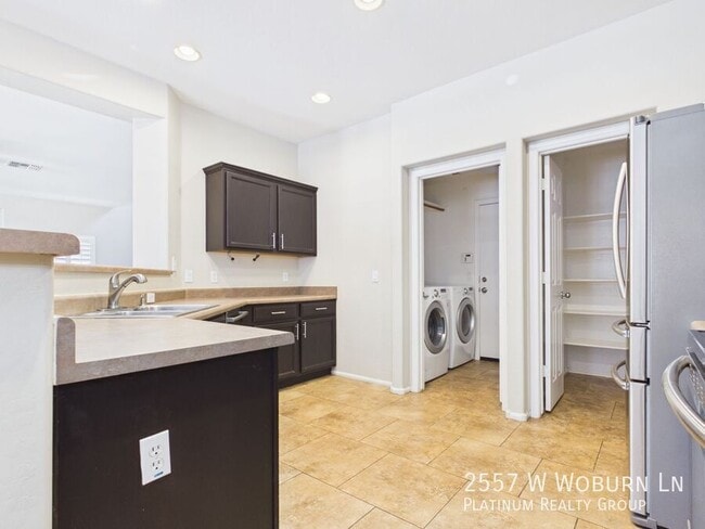 Building Photo - 2557 W Woburn Ln