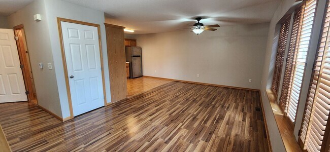 Building Photo - 2 bed 2 Bath Town House