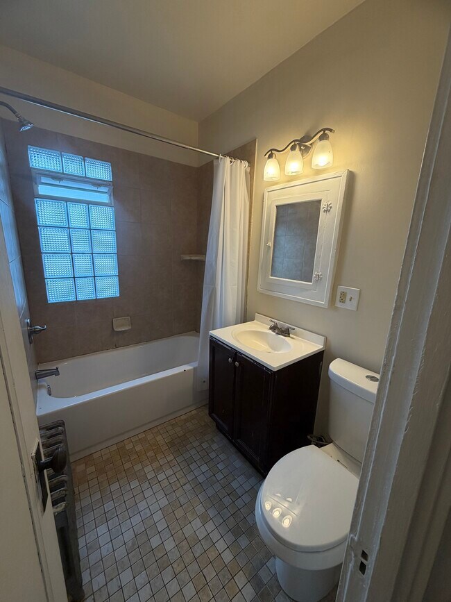 Building Photo - 1376 W 112th St