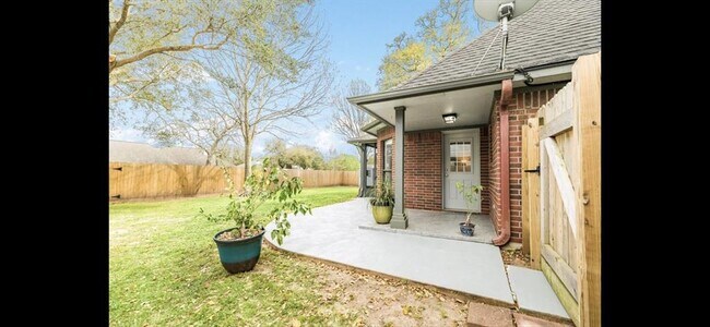 Building Photo - 112 Portulaca St