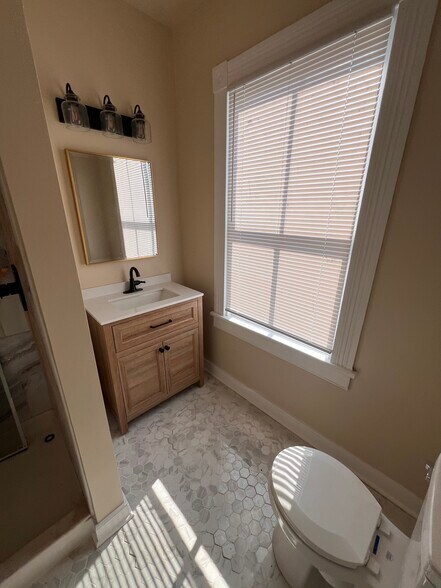 Building Photo - 1005 W High St