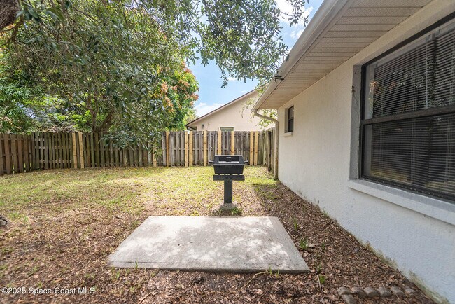 Building Photo - 2202 Appalachian Dr