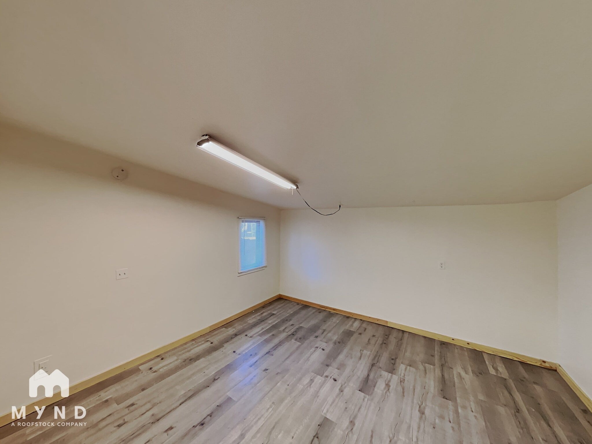 Building Photo - 220 Hillcrest Dr