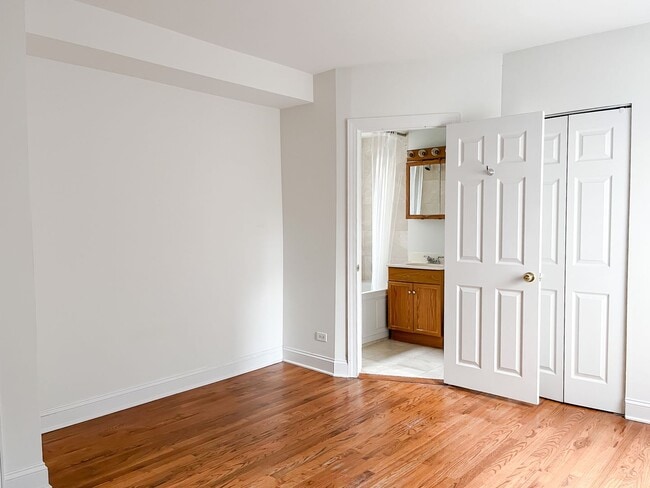 Building Photo - Uptown - 2 Bed / 2 Bath - Central Heat & AC