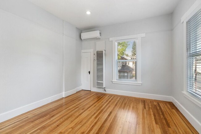 Building Photo - Fully Renovated 1 Bedroom in Downtown Palo...