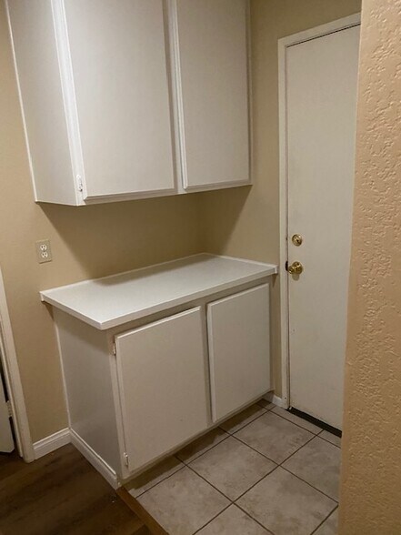 Building Photo - 2343 Lake Forest St