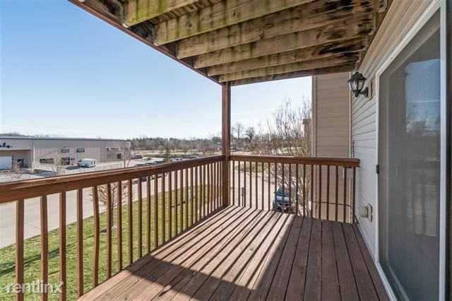 Building Photo - 2 br, 1 bath  - 4600 Grand Ave Unit C