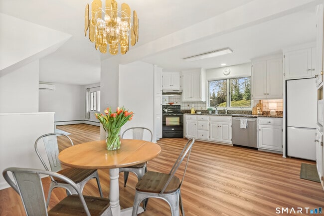 Building Photo - 28 Fillow St