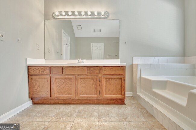 Building Photo - 303 Calgary Dr