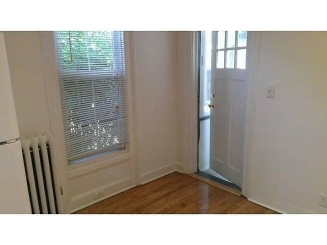 Building Photo - 145 Carpenter Ave