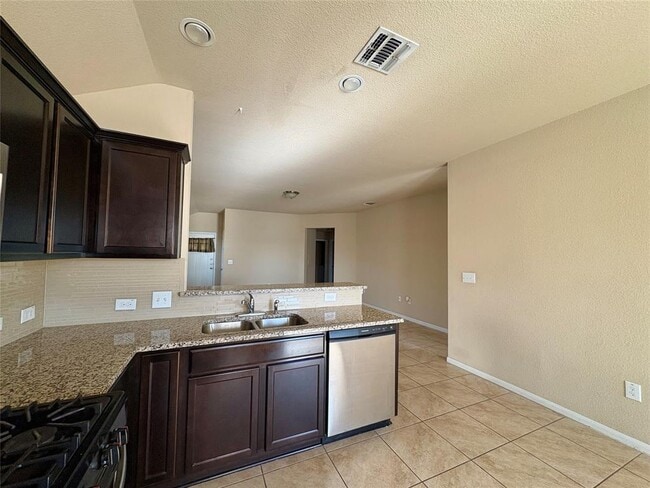 Building Photo - 2011 Langdale Ln