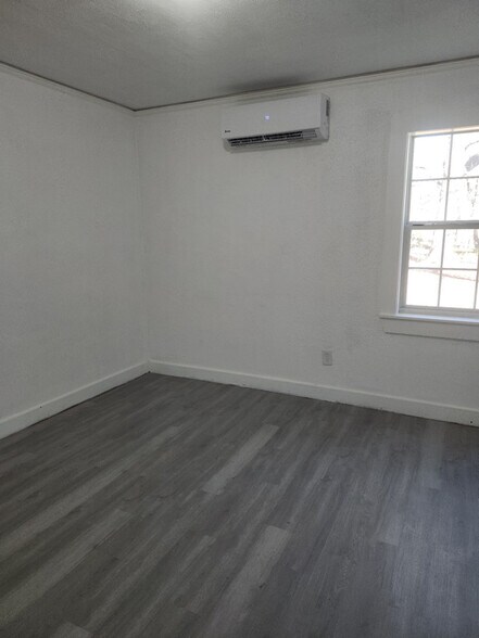 Building Photo - 720 Cooper Rd