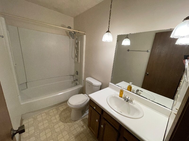 Building Photo - 1352 Red Tail Hawk Dr