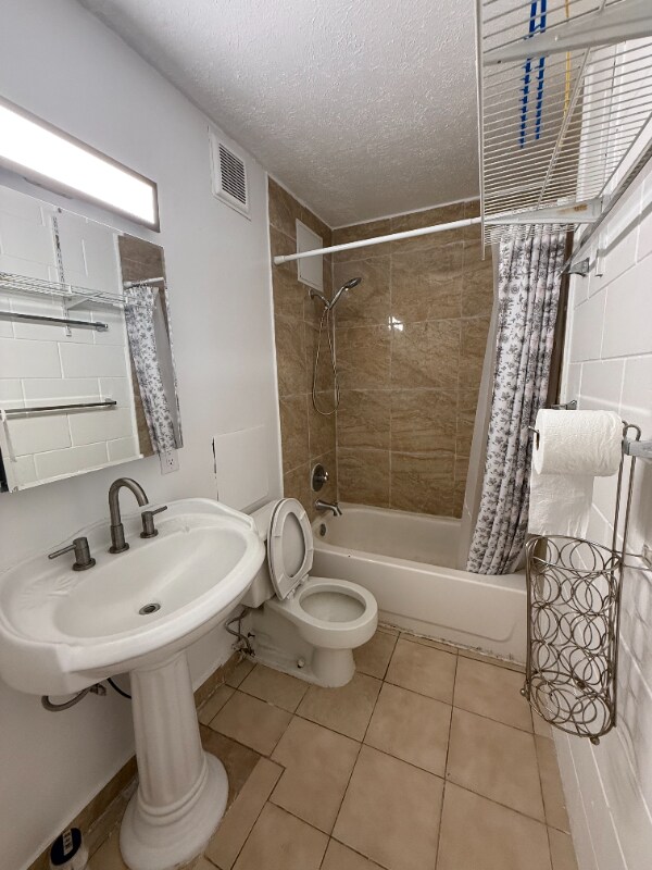 Building Photo - 2509 Ala Wai Blvd