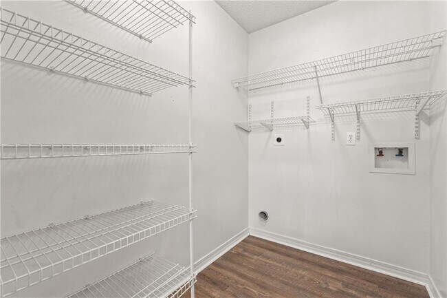 Building Photo - 2940 Jersey Dr W