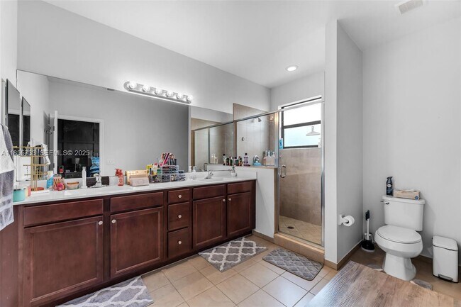 Building Photo - 3763 SE 2nd St