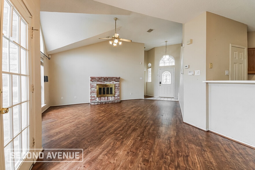 Building Photo - 2124 Amber Springs