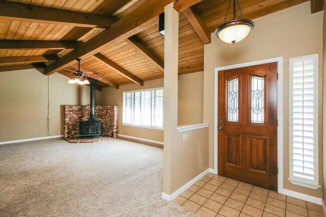 Building Photo - Clovis Ranch style 4 bedroom with Pool on ...