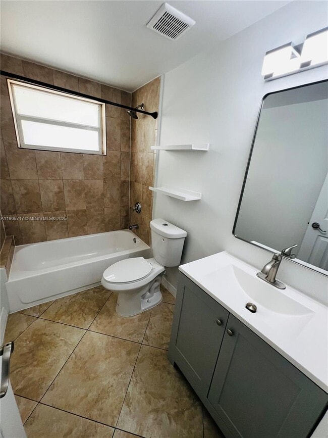 Building Photo - 946 Bay Dr