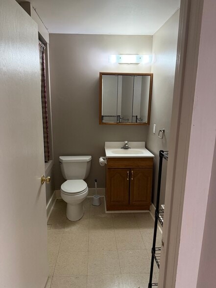 Building Photo - 120 N Meridian St