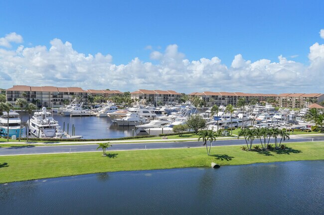 Building Photo - 801 Seafarer Cir