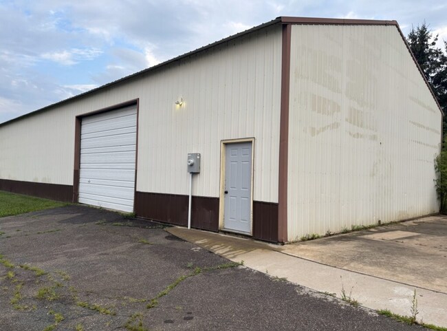 Building Photo - 935 Hazelwood Dr