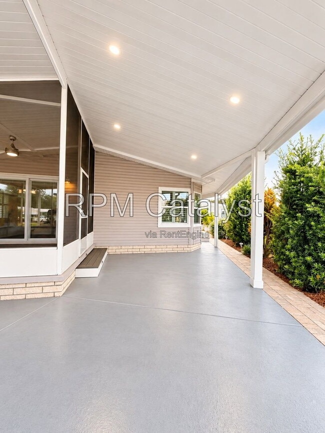 Building Photo - 116 Dolphin Dr S
