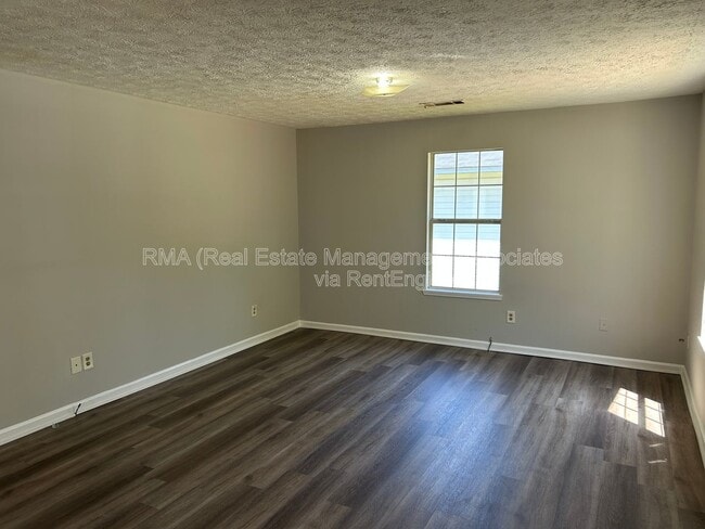 Building Photo - 133 Realty St